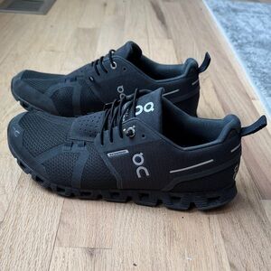 On Clouds Women's Black Sneakers